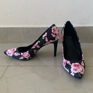 a.n.a Floral Pumps